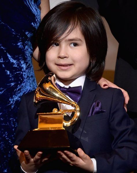 Αυτό είναι το 5χρονο αγόρι που κέρδισε ένα Grammy!