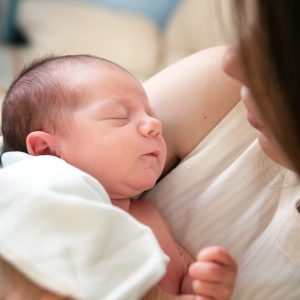 Γέννησε η πρώτη γυναίκα στην Ελλάδα μετά από μεταμόσχευση ωοθηκών ένα υγιέστατο αγοράκι