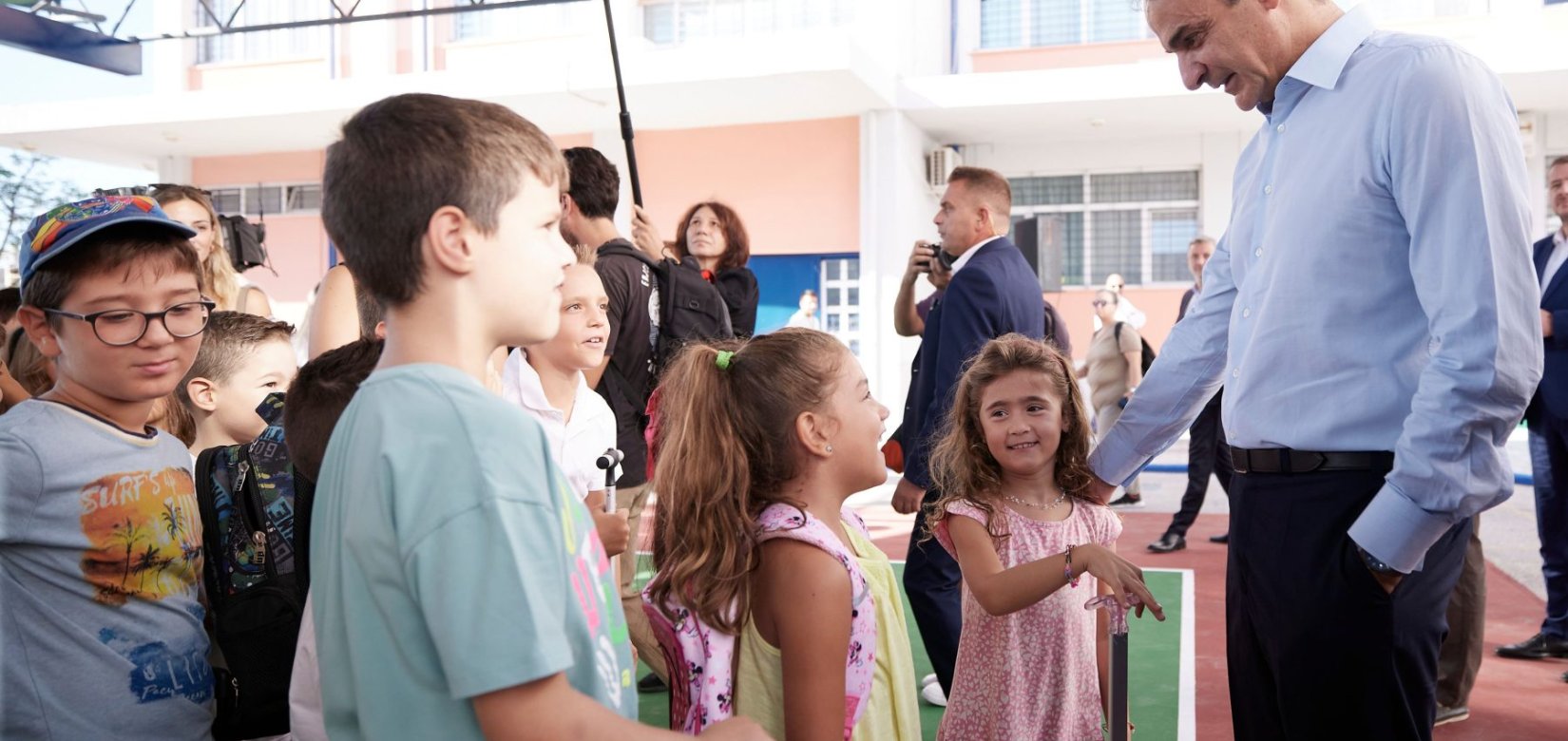 Η συμφωνία του πρωθυπουργού με τους μαθητές για τα κινητά